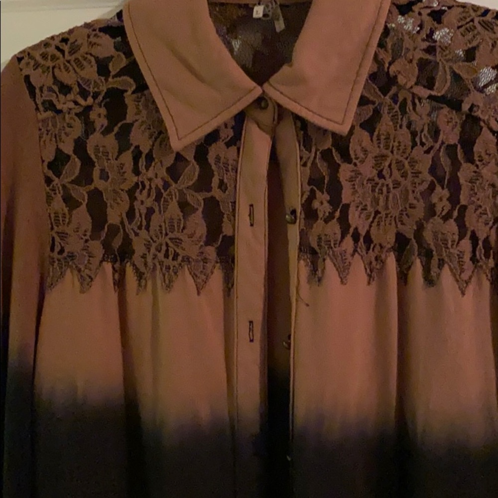 Long sleeve button up w front pockets